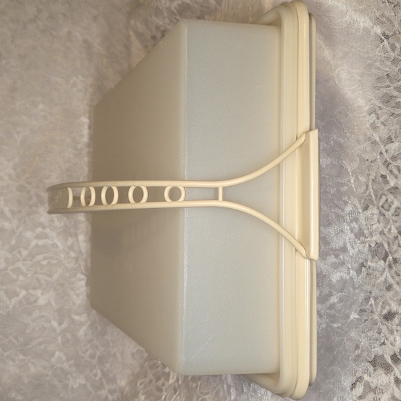 Tupperware: Cake Keeper Container - Picture 2 of 6